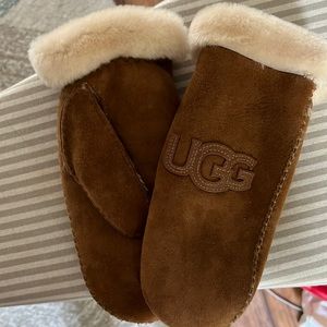 Sherpa lined UGG Mittens